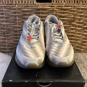 Nike air max 720 pride